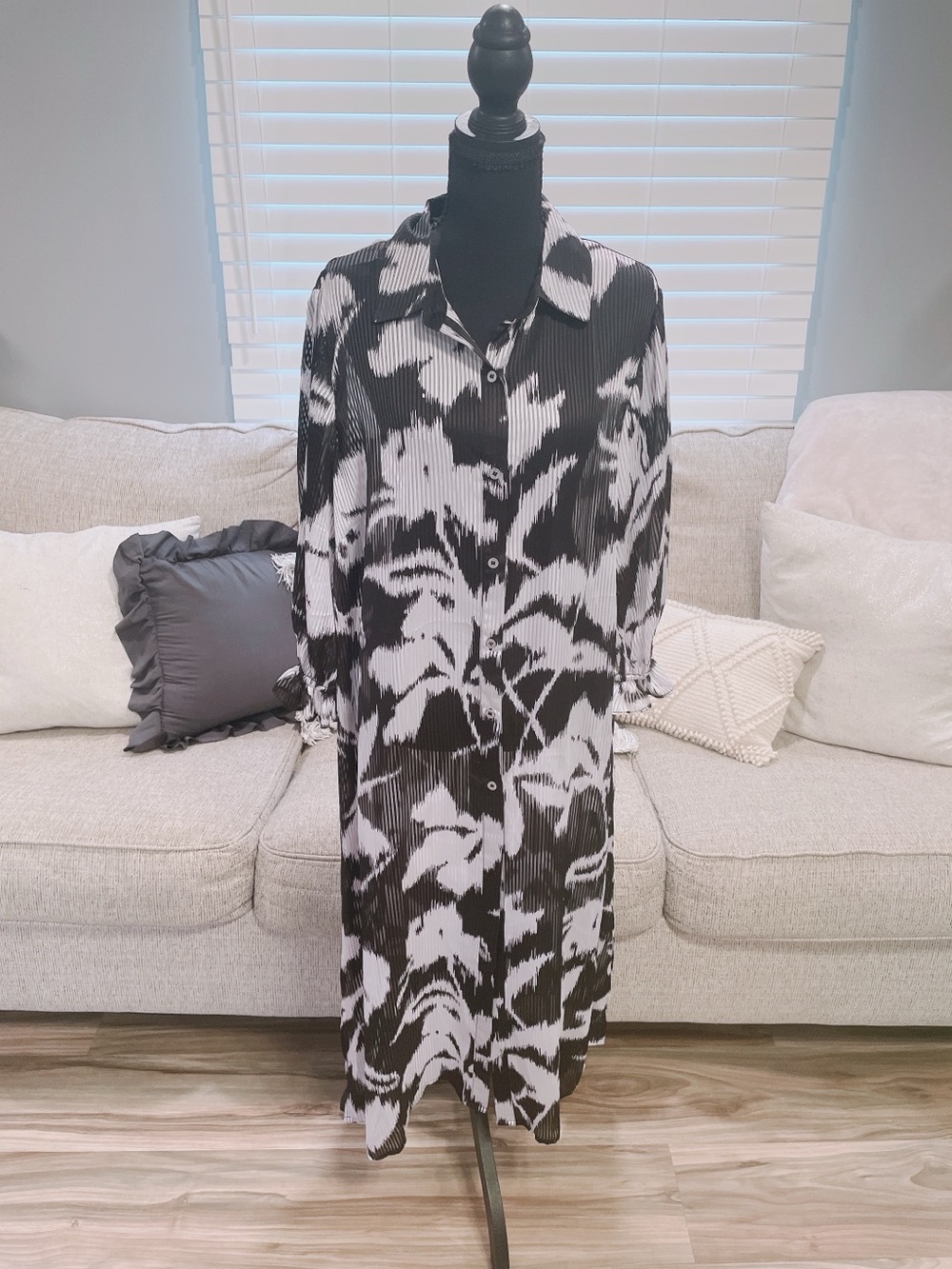 Slim Factor Black & White Sheer Midi Dress Size Large